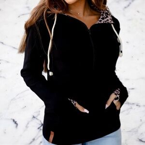 Size Small Ampersand Avenue Half-Zip Sweatshirt